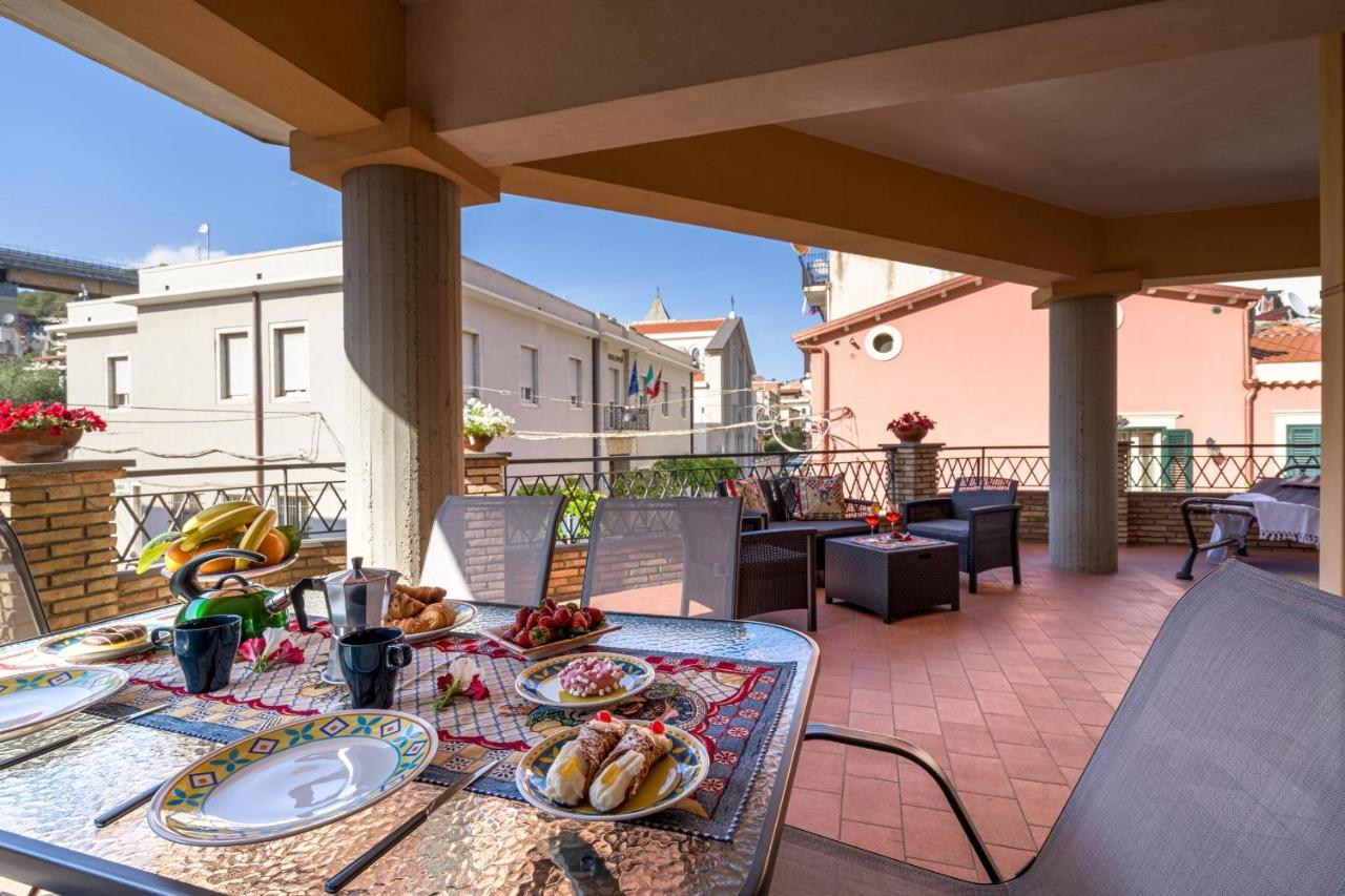 Loft Angolo Sul Mare Letojanni Esterno foto