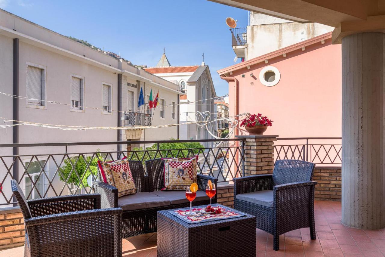 Loft Angolo Sul Mare Letojanni Esterno foto